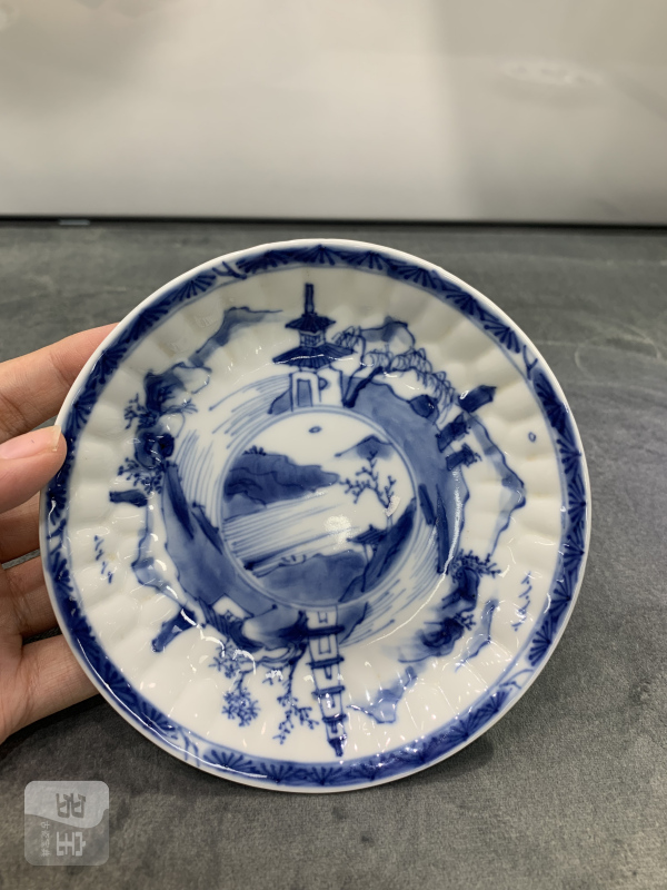 清康熙青花山水楼阁纹模印小盘 - 图2